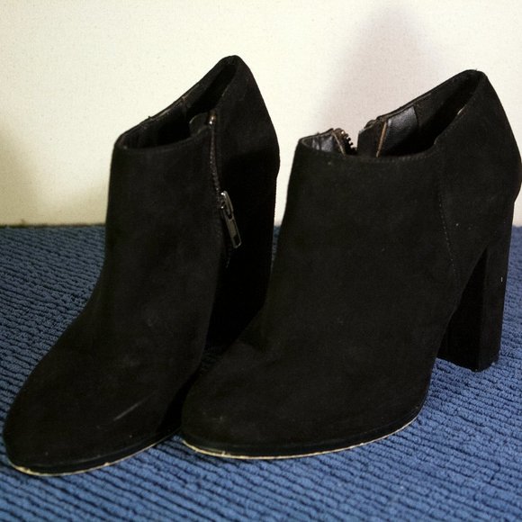 Black Heels - Picture 2 of 2